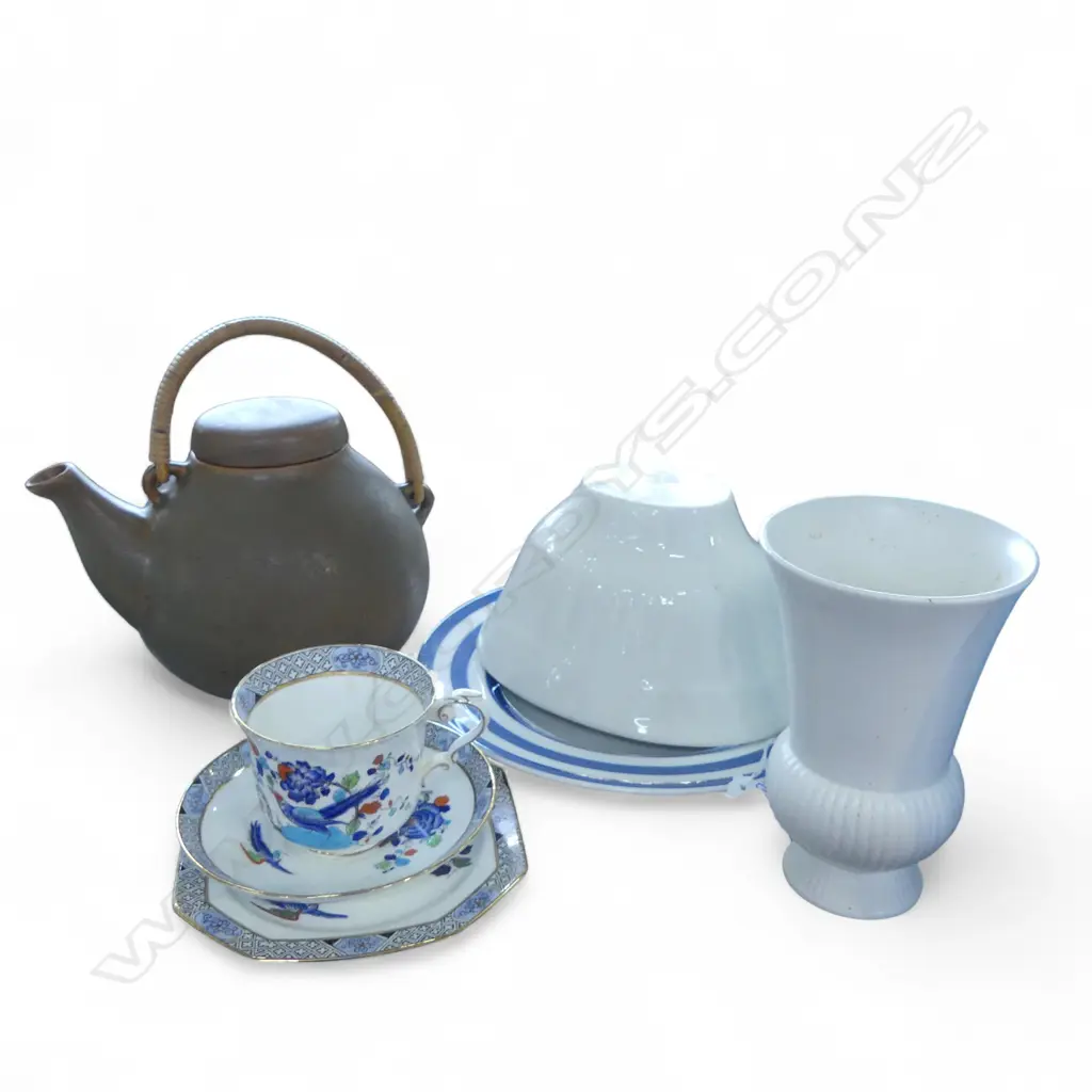 PARAGON TRIO, WEDGWOOD VASE, ARABIA TEAPOT, FOOD MOLD &  SWINNERTONS SOMERSET PLATE Dia.250mm (faults) Image 1++