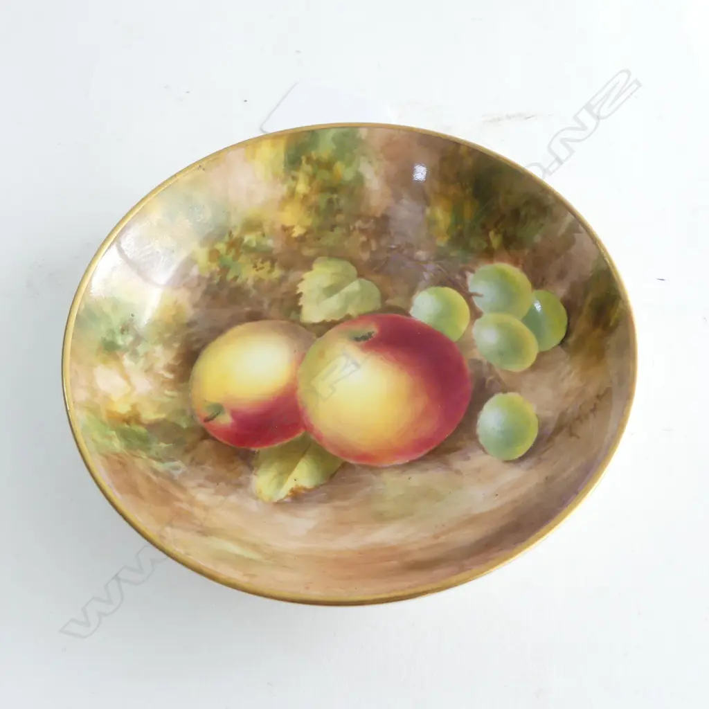 ROYAL WORCESTER HAND PAINTED FRUIT DISH Dia.115mm. Signed Maybury Image 1++