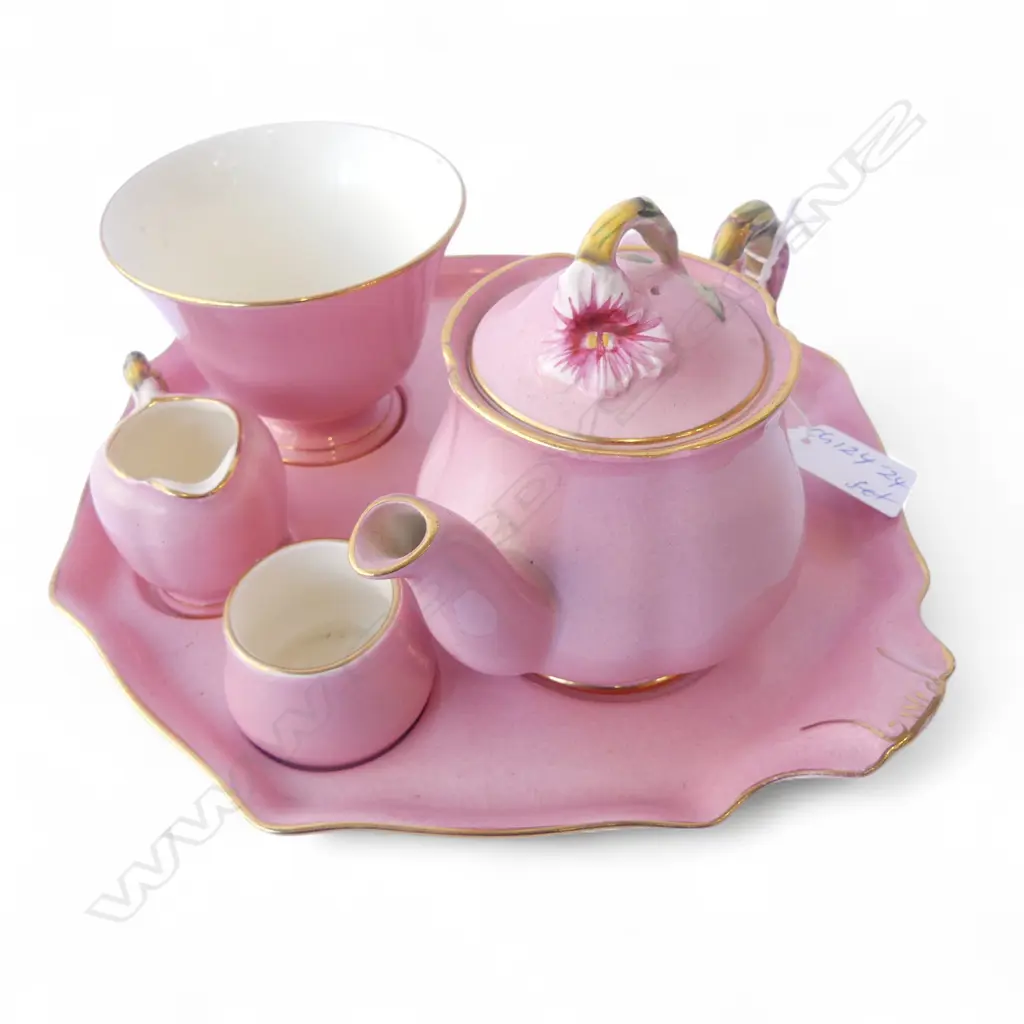 ROYAL WINTON 'PETUNIA' BREAKFAST SET ON TRAY Image 1++
