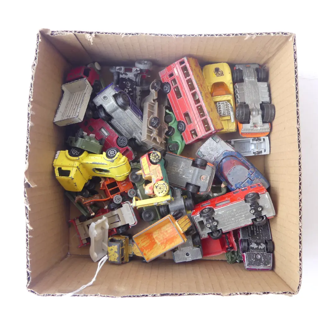 COLLECTION OF UNBOXED MATCHBOX TOYS Image 1++
