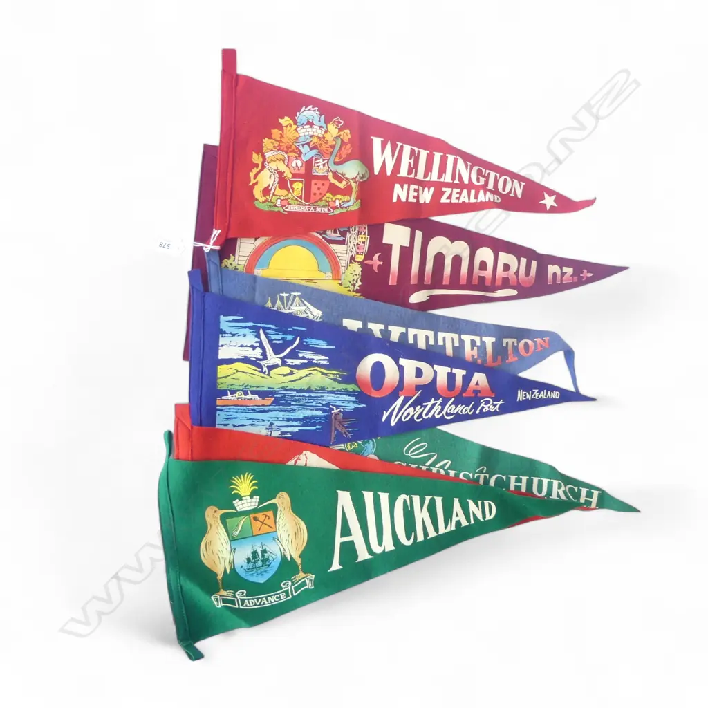 7 VINTAGE FELT CAR PENNENTS NZ TOWNS L410MM Image 1++