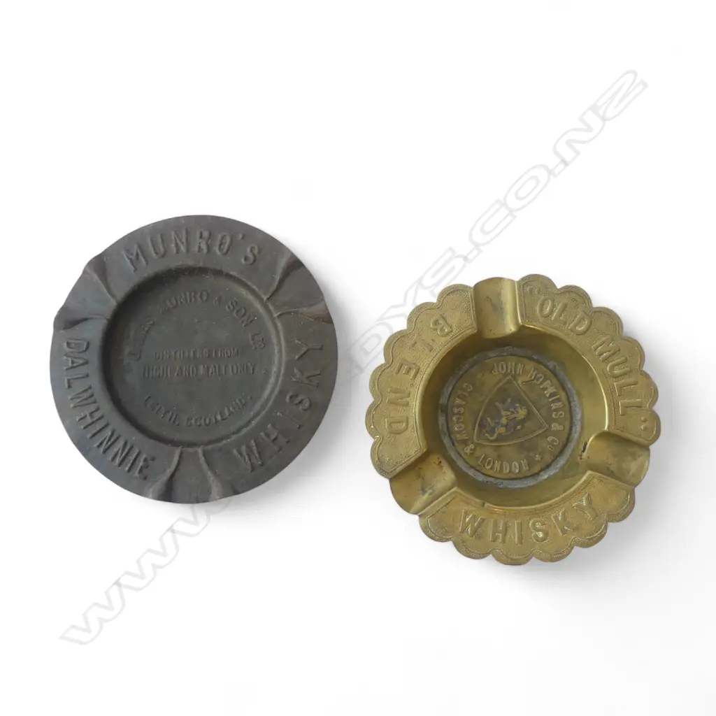 TWO ANTIQUE WHISKY ASHTRAYS – OLD MULL & MUNRO’S  Image 1++