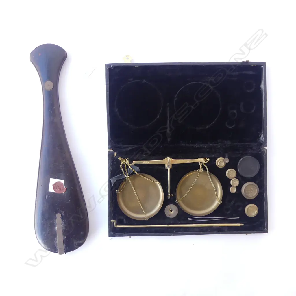 2 SETS OF SCALES, ONE BOXED INDIAN TYPE (L.263mm) & OLD CHINESE PATU-LIKE SCALES WITH WAX SEAL, L.340mm Image 1++