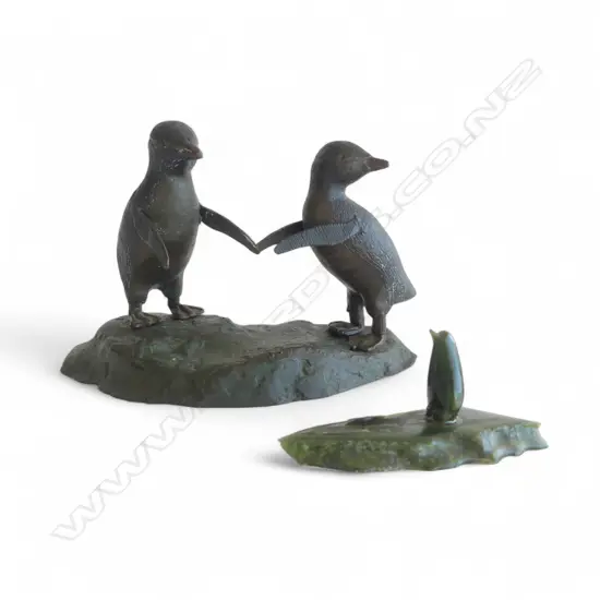 PR BRONZE PENGUINS H.80mm ON BASE W.145mm + GREENSTONE PENGUIN ORNAMENT
