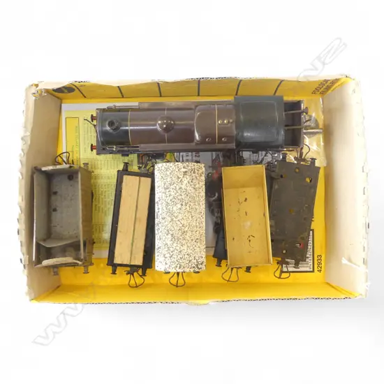 VINTAGE HORNBY ENGINE GREAT INDIAN PENINSULAR L260MM & 5 CARRAGES