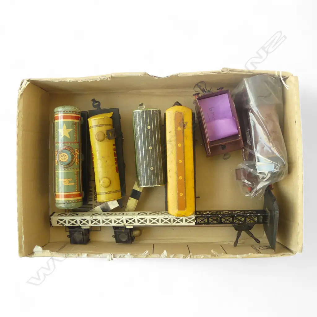 5 HORNBY RAILWAY CARRAGES RAILWAY SIGNAL H330MM TENDER & ENGINE BODY Image 1++