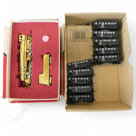 BOXED VIRGINIAN 610 ELECTRIC ENGINE TENDER & 10 CARRAGES