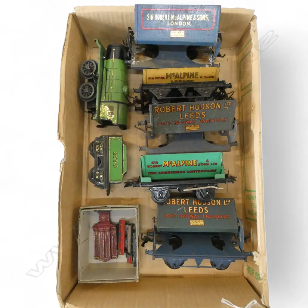 TRAY OF VINTAGE HORNBY RAILWAY CARRAGES ENGINE & TENDER ETC Image 1++