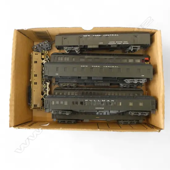 ELECTRIC MODEL ENGINE & 7 CARRAGES