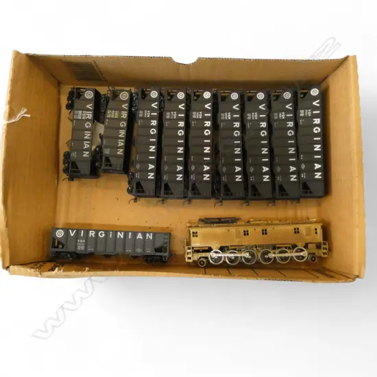 ELECTRIC MODEL ENGINE & 10 CARRAGES