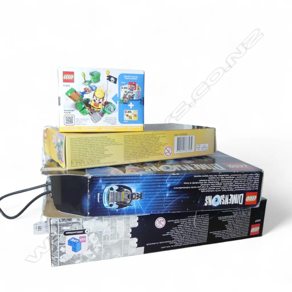 2 LEGO SUPER MARIO POWER-UP BOXES (SEALED) + 3 OTHERS complete? Image 1++