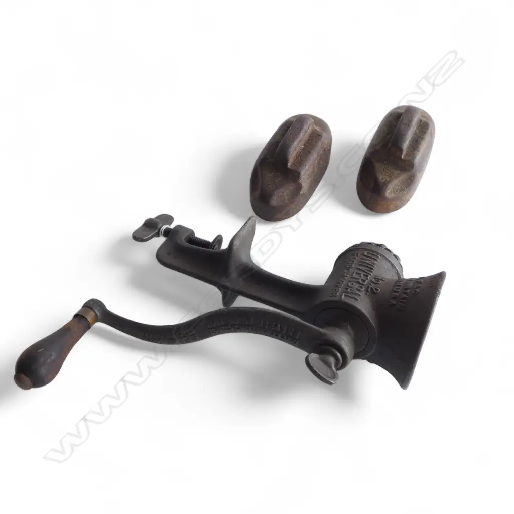 ANITQUE 'UNIVERSAL' FOOD CHOPPER + 2 CAST IRON MILKING MACHINE WEIGHTS 'PUAKURA STANDARD' Image 1++