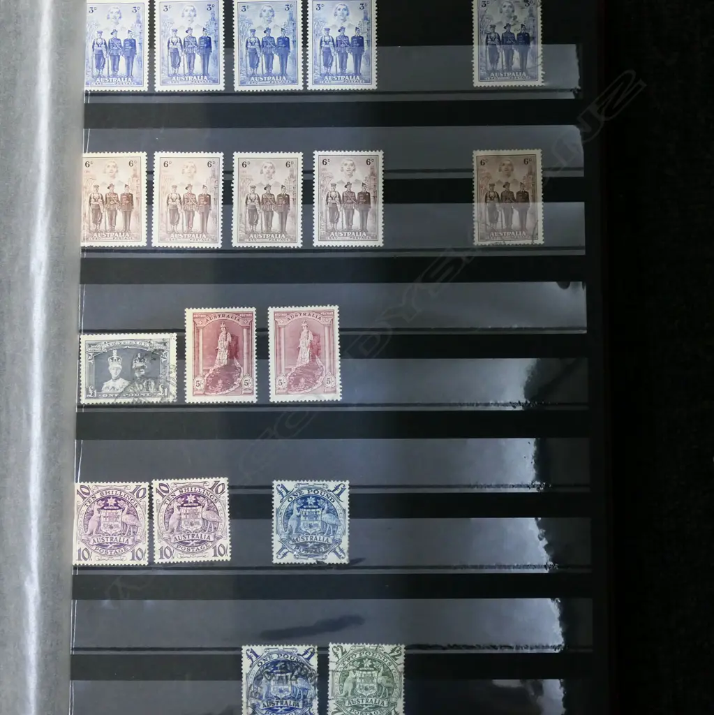 AUSTRALIAN STAMP ALBUM Image 1++