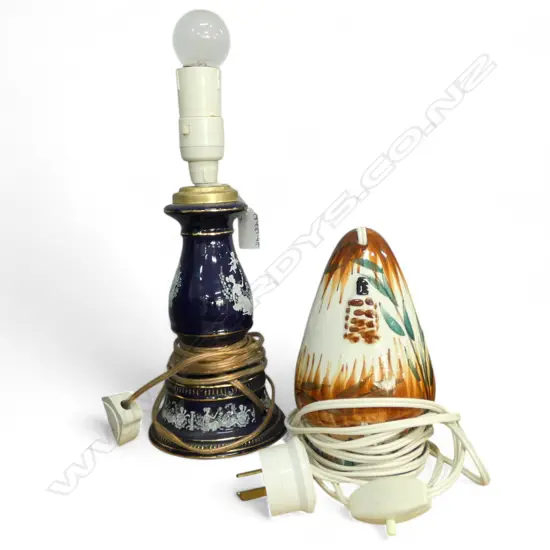 2 TABLE LAMPS; POTTERY LAMP w BUNNY FIGURES & PORECLAIN w. CLASSICAL DECORATION H.350mm