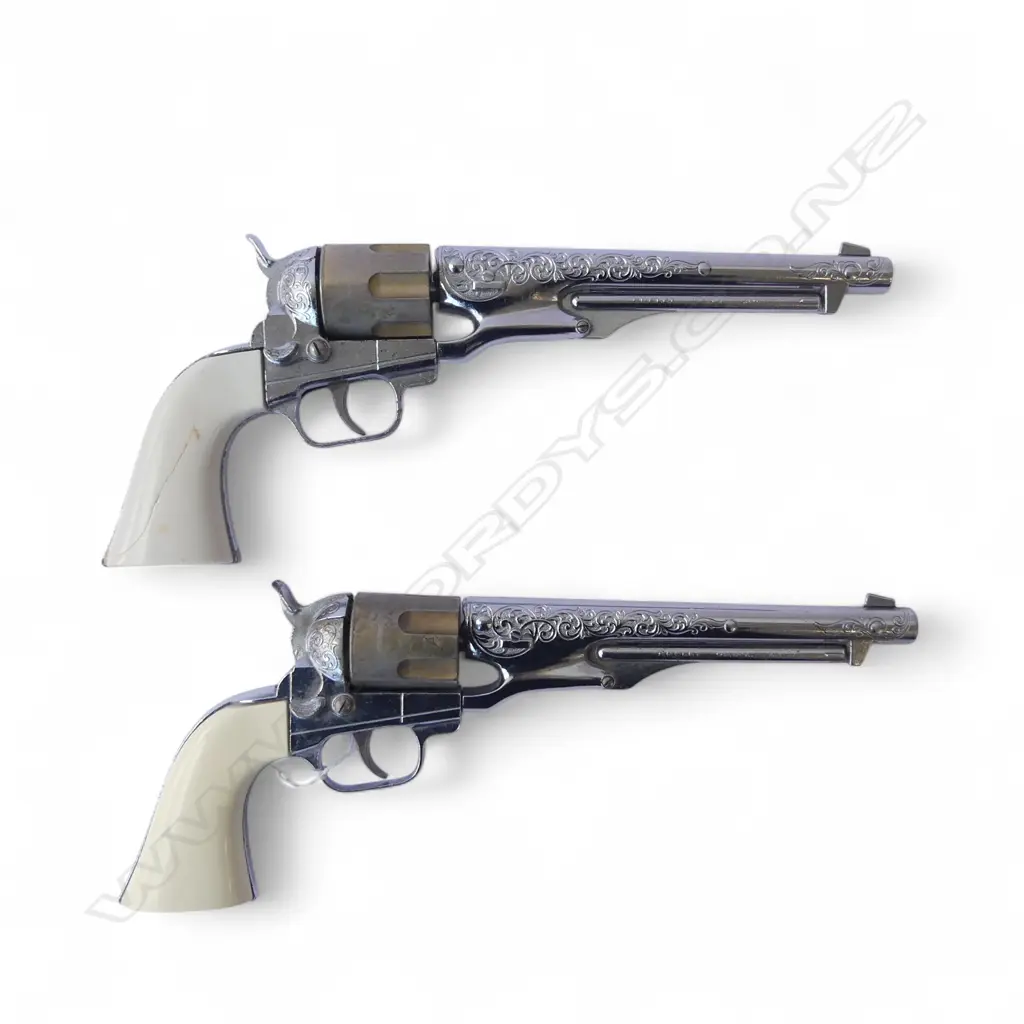 2 TOY COLT 45 PISTOL HAND GUNS IN LEATHER BELT HOLSTER L.340mm Image 1++