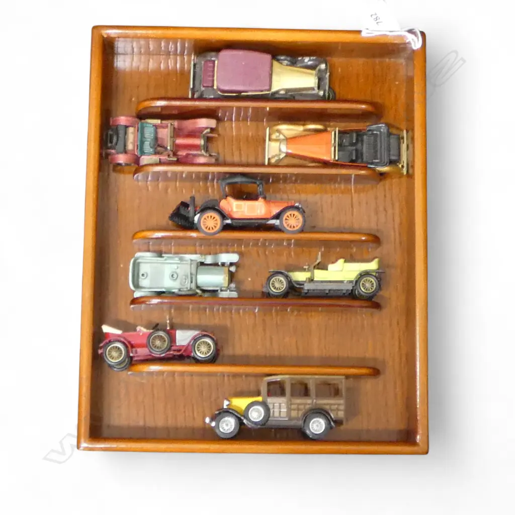 WOODEN DISPLAY RACK H320MM & 8 YESTERYEAR  MODEL CARS Image 1++