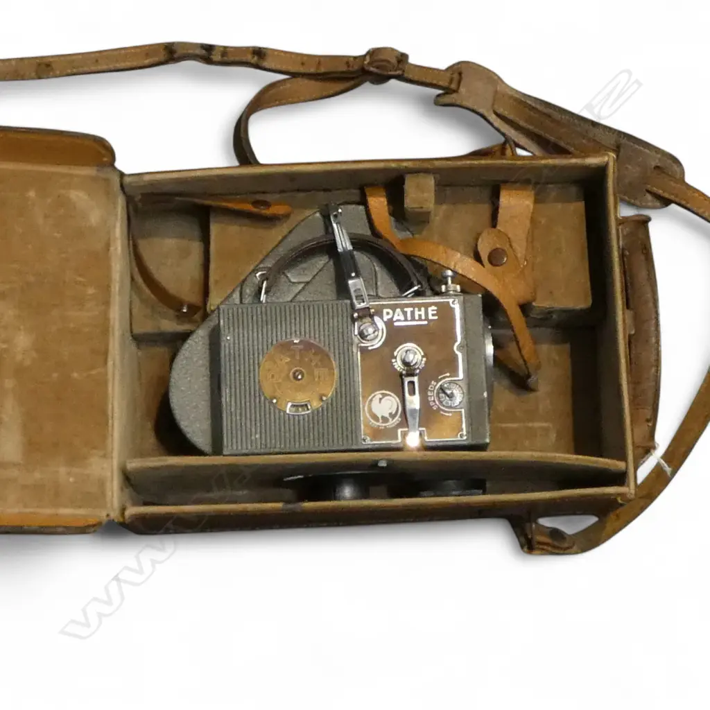 VINTAGE PATHE WEBO CAMERA, MADE IN FRANCE, CASED Image 1++