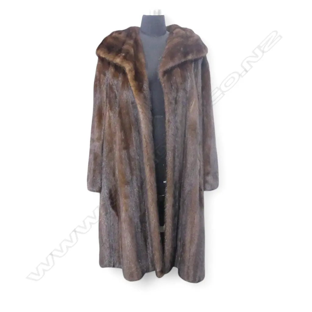 FULL LENGTH MINK COAT, SOME WEAR TO SHOULDER LINING Image 1++