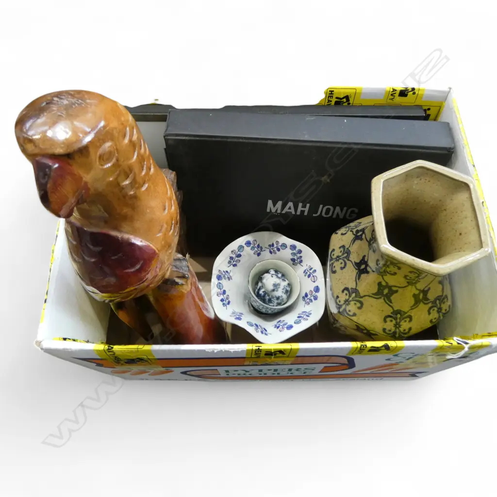 BOX LOT MAH JONG SET  CHINESE CHINA  CARVED WOOD BOX & PARROT H510MM Image 1++