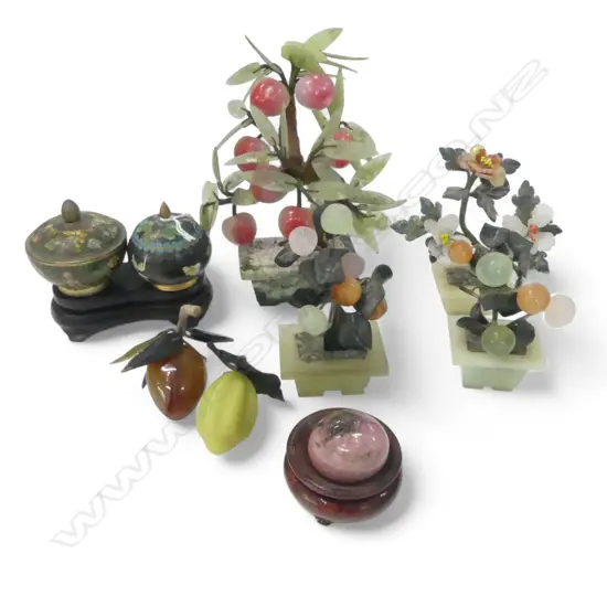 9 ORIENTAL PCES (INCL. 4 GEM TREES H.170mm) + 2 STANDS