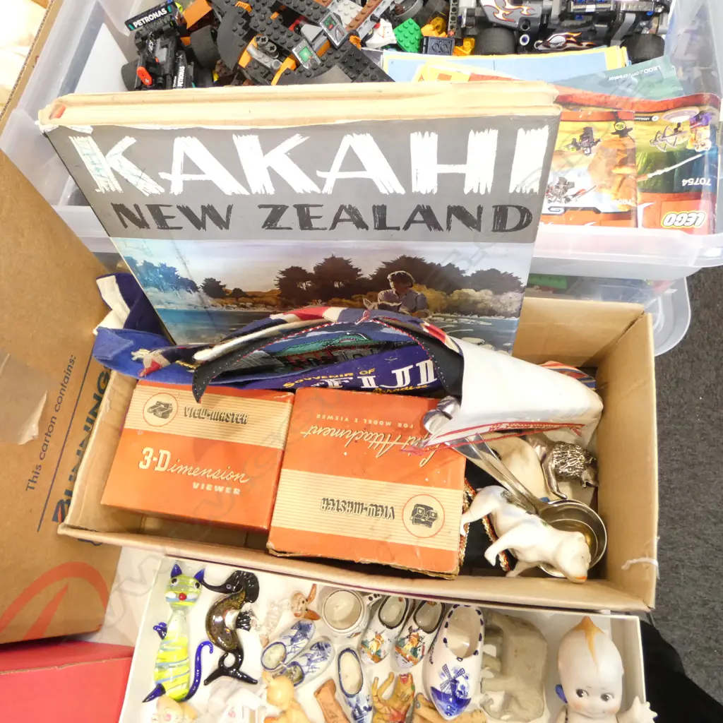 BOX OF 2 VIEWERS NZ ART BOOK SOV FLAGS EP & CHINA Image 1++