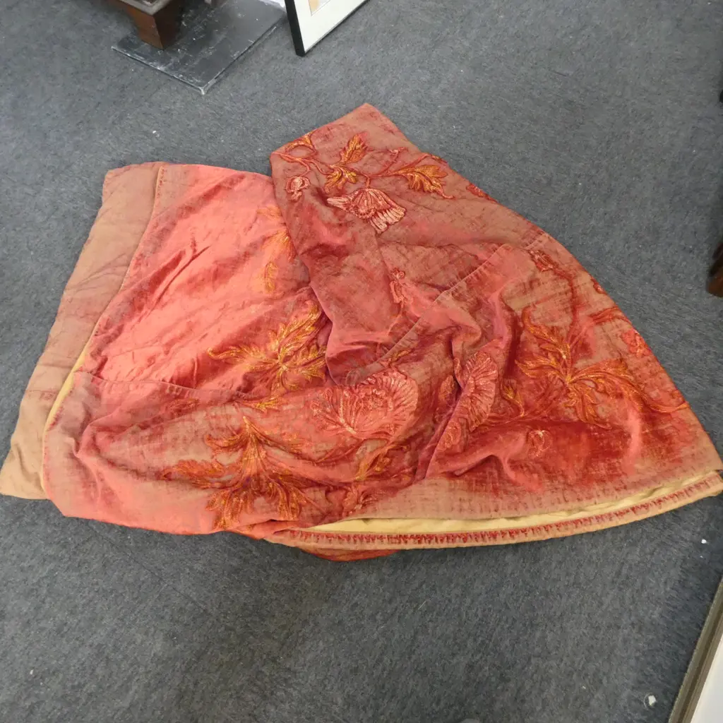 ANTIQUE SHABBY CHIC RED VEVLET BED COVER / HANGING Image 1++
