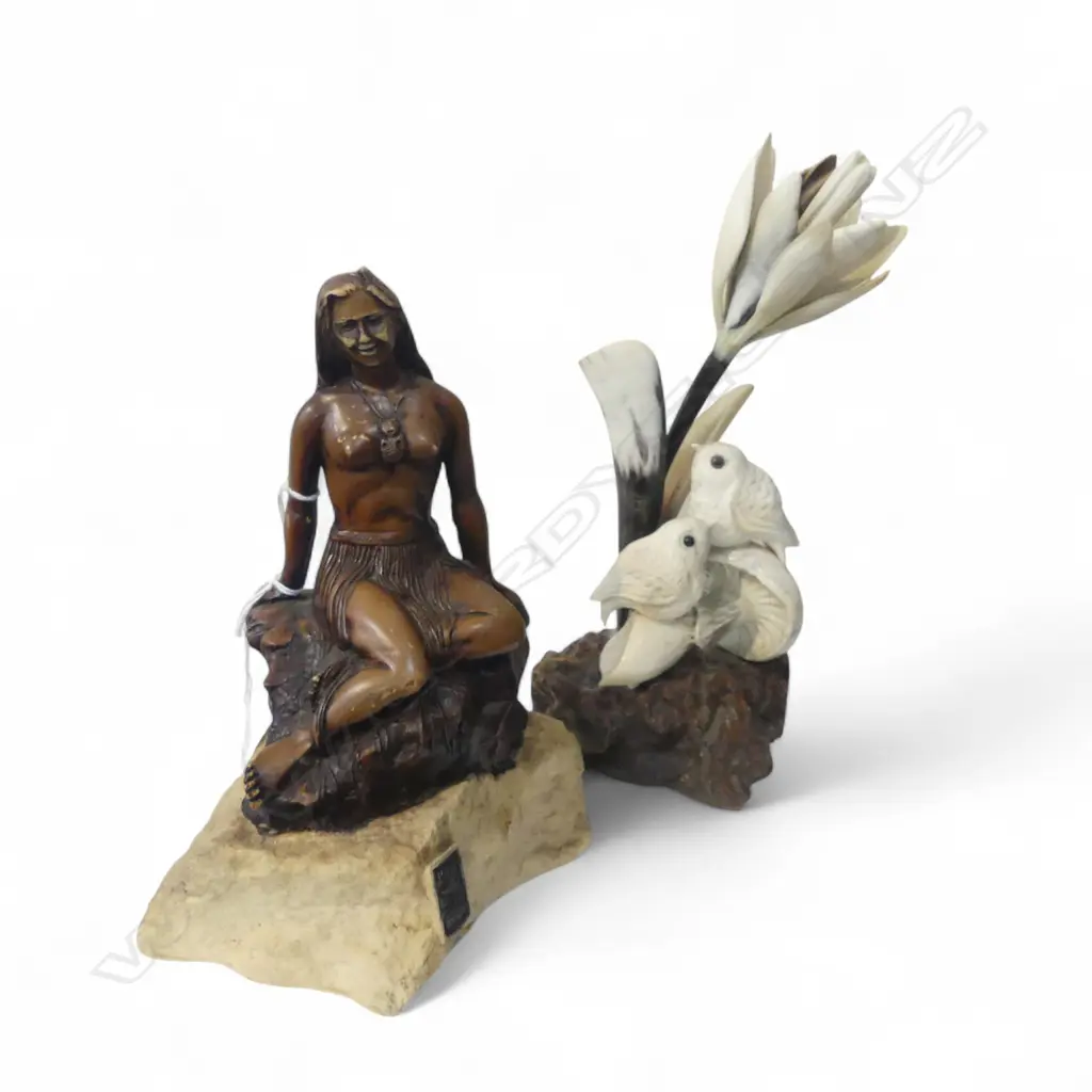 RESIN PANIA OF THE REEF H.230mm, MIKE WESTENKAKA SCULPTURE; KAURI, STAG & BUFFALO HORN H.270mm Image 1++