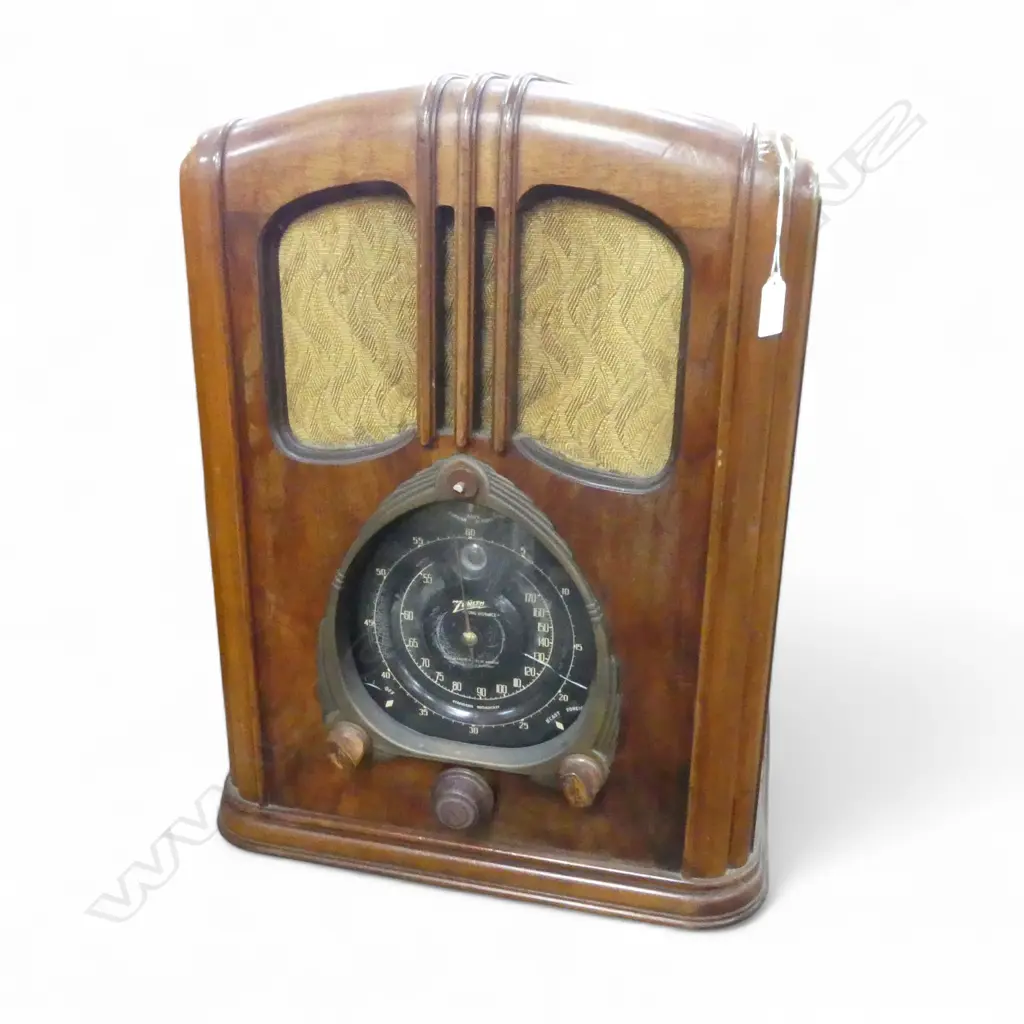 VINTAGE DECO WALNUT CASED ZENITH BRAND TABLE RADIO, H.580mm. (1 KNOB MISSING) (From the Estate of Tommy Doyle) Image 1++