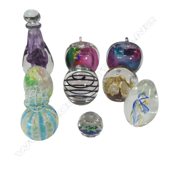 9 PCES ART GLASS; 1 PETER RAOS APPEL H.140mm