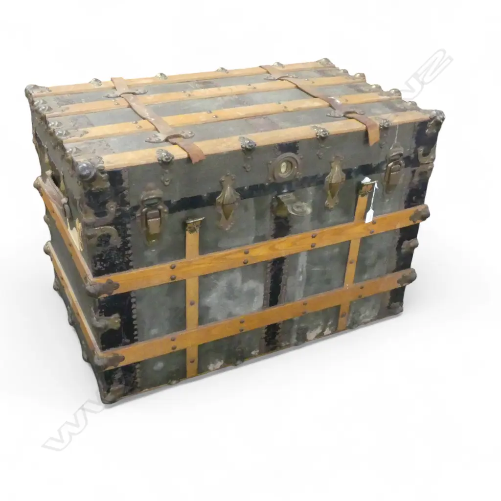 ANTIQUE STEAMER TRUNK 950x565x660mm Image 1++