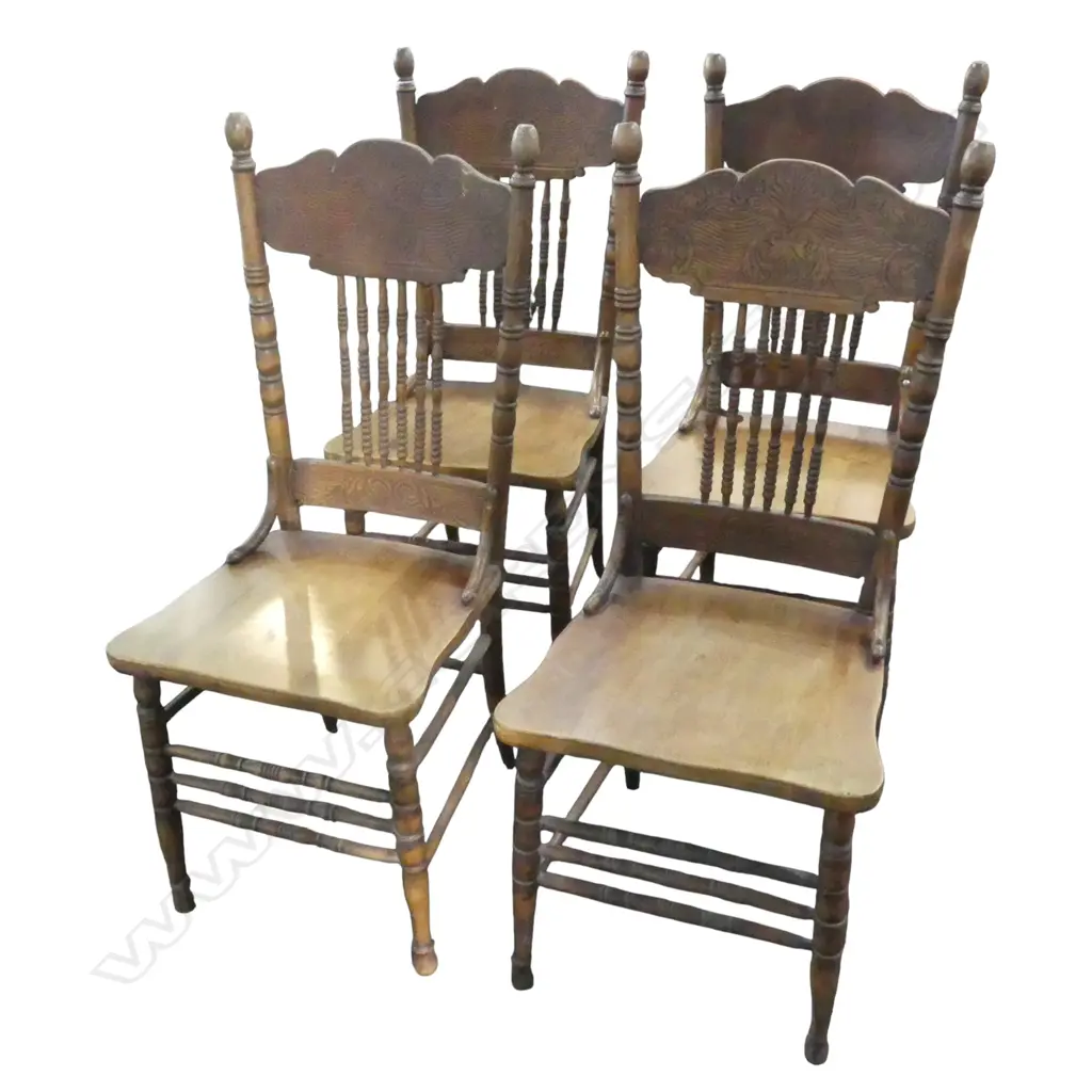 4 SPINDLE BACK CHAIRS Image 1++