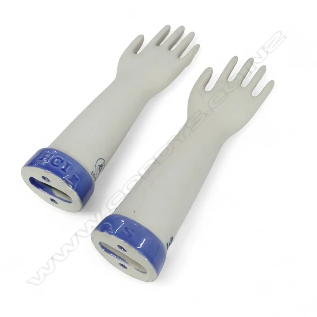 2 CERAMIC GLOVE MOULDS H.385mm Image 1++