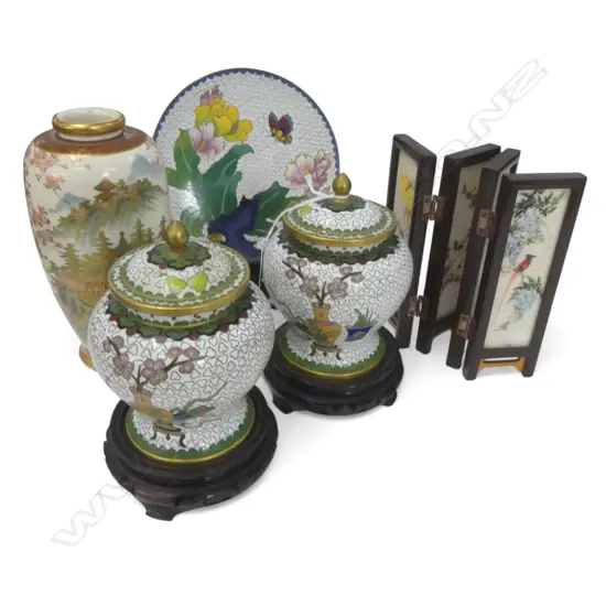 3 PCES WHITE CLOISONNE; PR LIDDED VASES H.165mm, PLATE 155mm dia + SATSUMA VASE H.185mm & MINI 4 PANEL SCREEN H.165mm