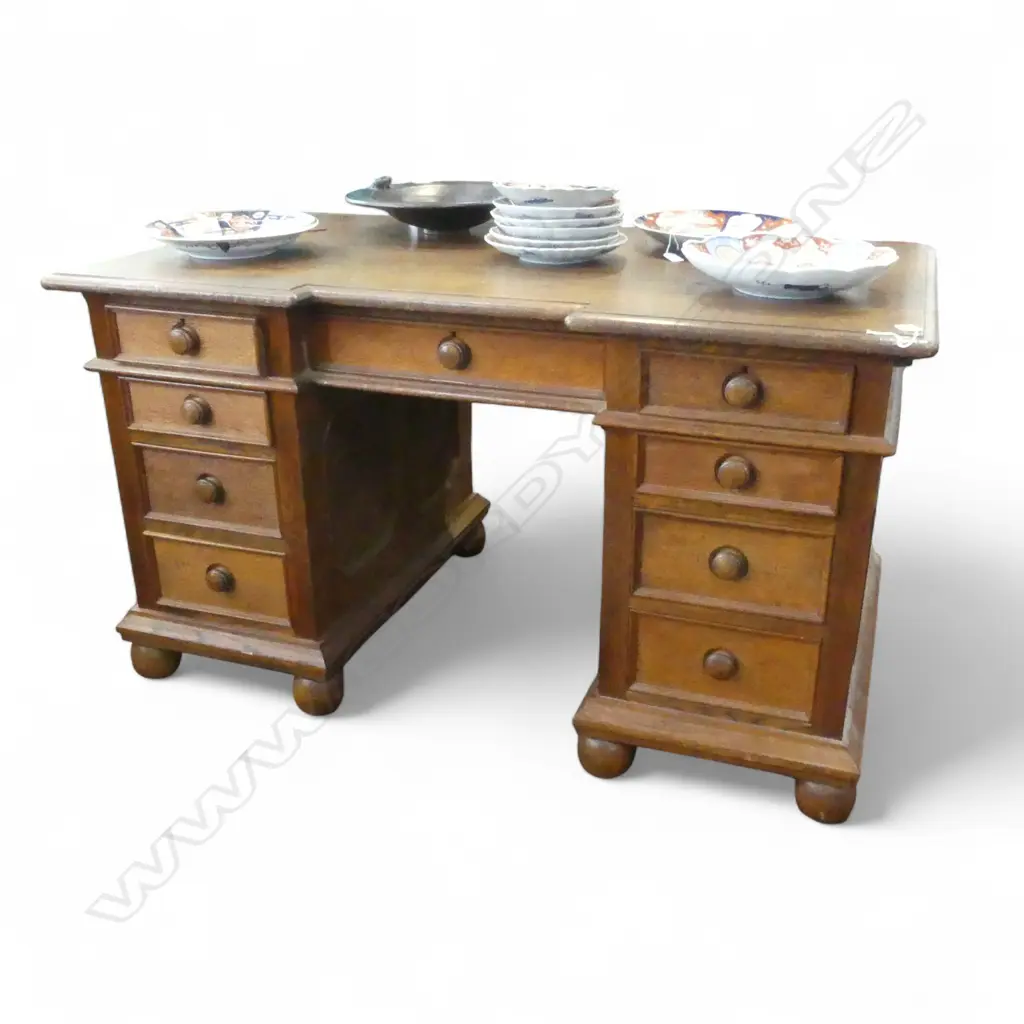 OAK BREAKFRONT DESK 1370x840x760mm Image 1++