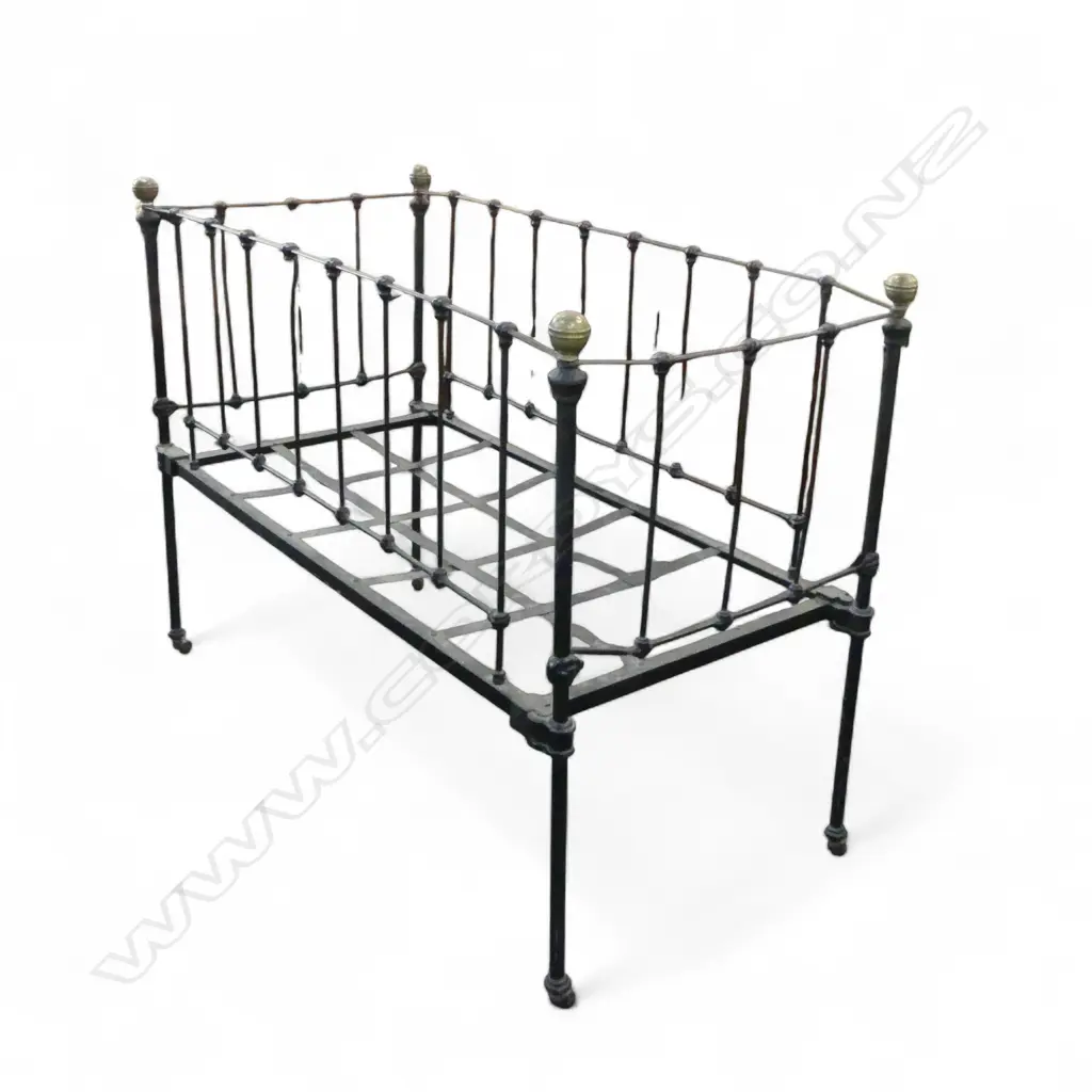 ANTIQUE CHILDS BLACK METAL BED FRAME 1250x615x945mm Image 1++