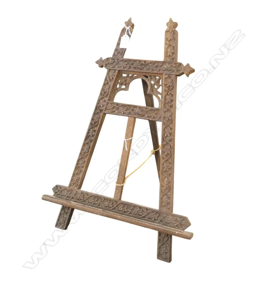 CHIP CARVED EASEL H.600mm Image 1++