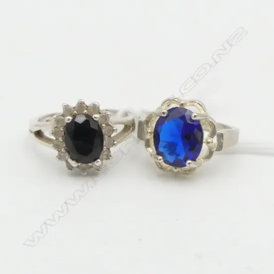 2 SILVER COSTUME RINGS SIZE L & O