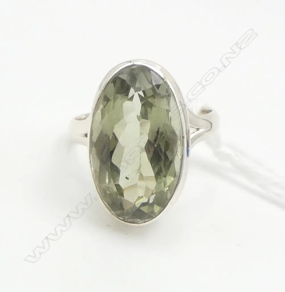 SILVER & GREEN AMETHYST RING SIZE Q Image 1++