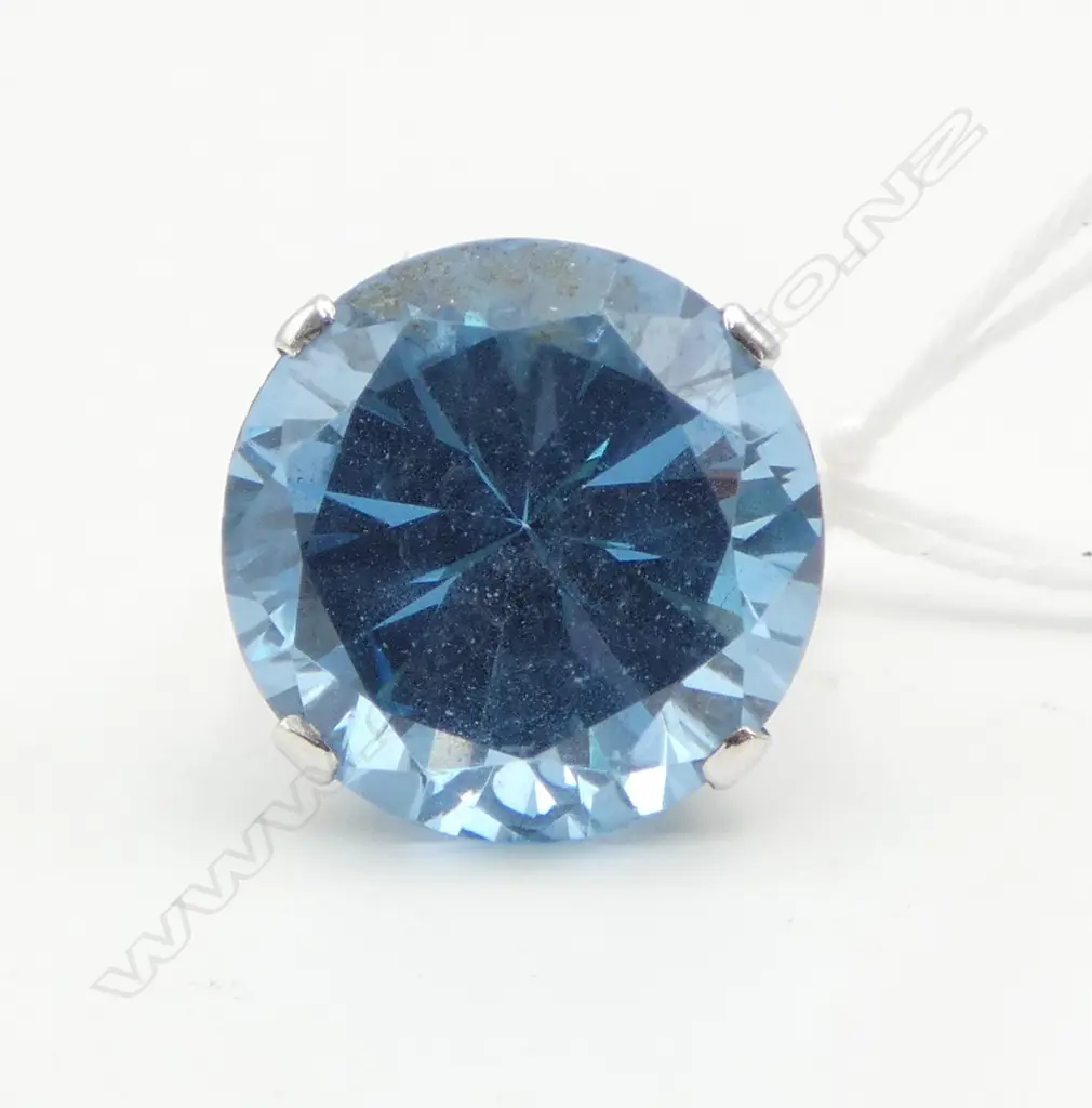 9ct Y/ WHITE GOLD & BLUE TOPAZ ? STONE DRESS RING, 8.75gm SIZE M Image 1++