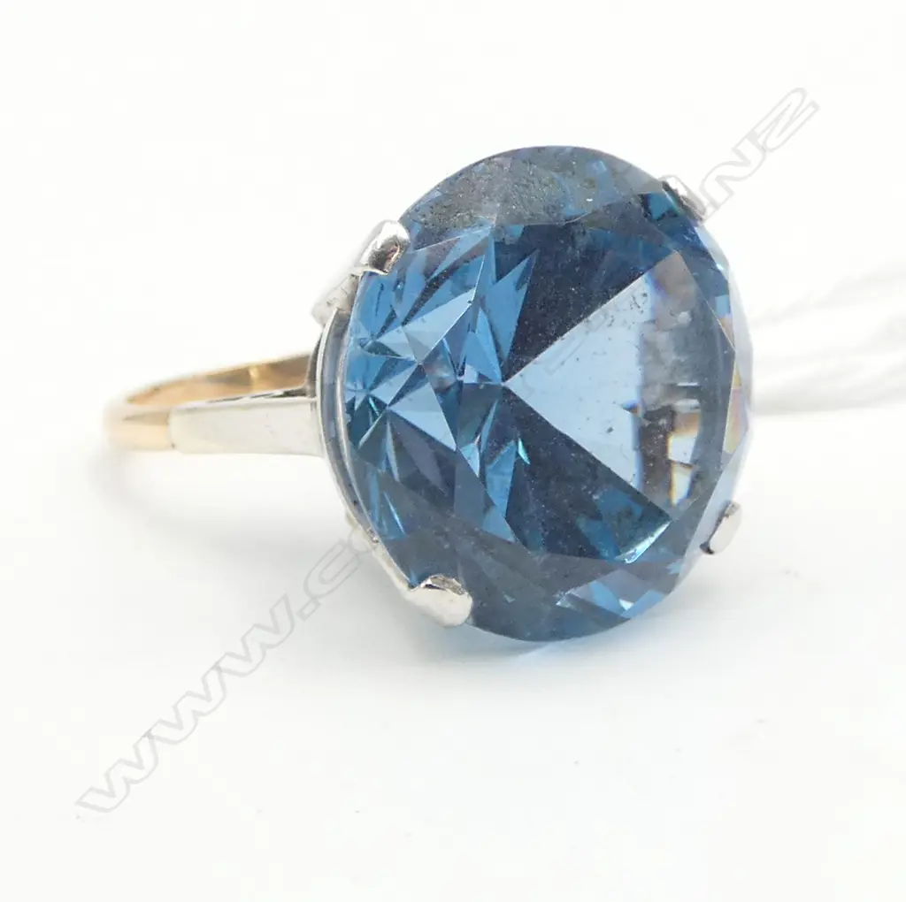 9ct Y/ WHITE GOLD & BLUE TOPAZ ? STONE DRESS RING, 8.75gm SIZE M Image 1++