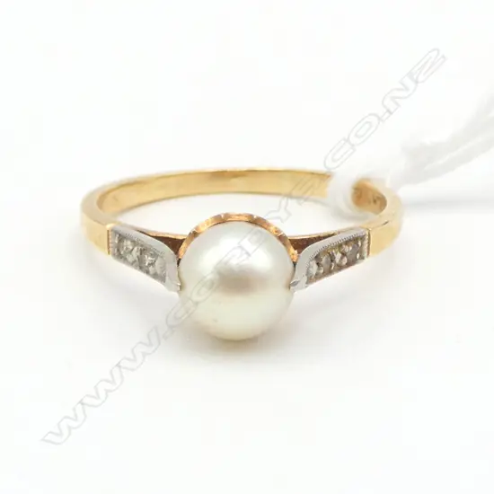 18ct GOLD PLATINUM PEARL & small DIAMOND RING 3.15gms  SIZE R