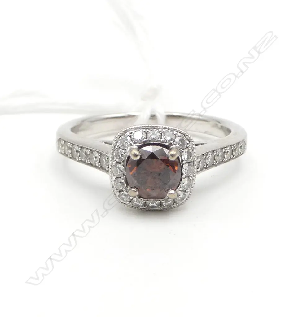 18CT W/GOLD & DIAMOND RING 0.62ct COGNAC DIAMOND 0.41ct TOTAL WHITE DIAMOND SIZE O½ GSL REPORT Image 1++