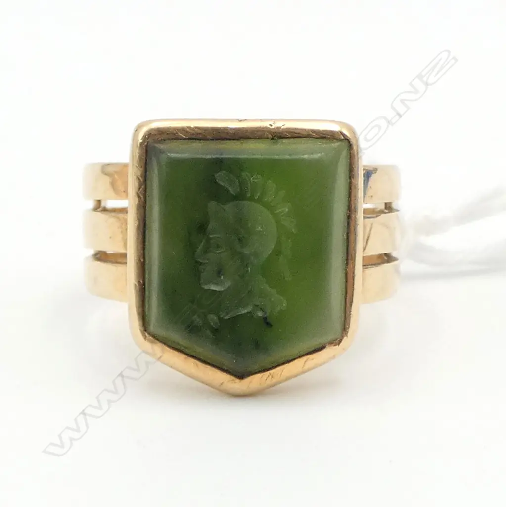 14ct GOLD & GREENSTONE INTAGLIO RING. 6gms SIZE Q Image 1++