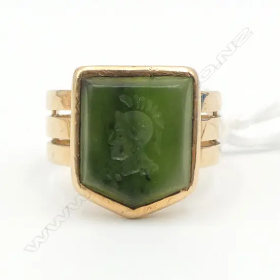 14ct GOLD & GREENSTONE INTAGLIO RING. 6gms SIZE Q