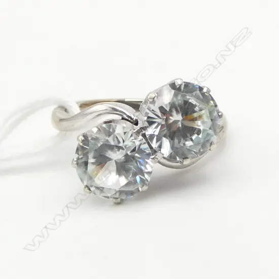 Gold plate 2x STONE CROSS OVER RING marked 9ct but probably not. size N