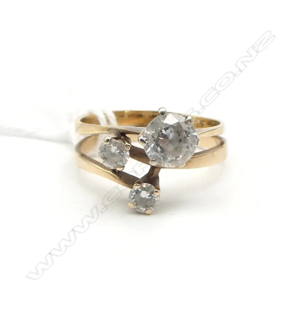 9CT GOLD AND WHITE STONE RING 3.42gms SIZE P1/2 Image 1++