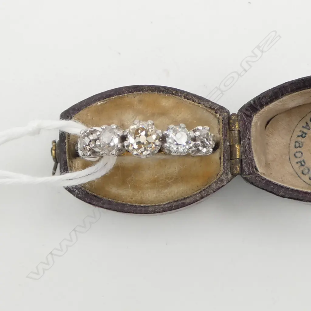 18ct 5 STONE DIAMOND RING, 3.70gm w box SIZE M Image 1++
