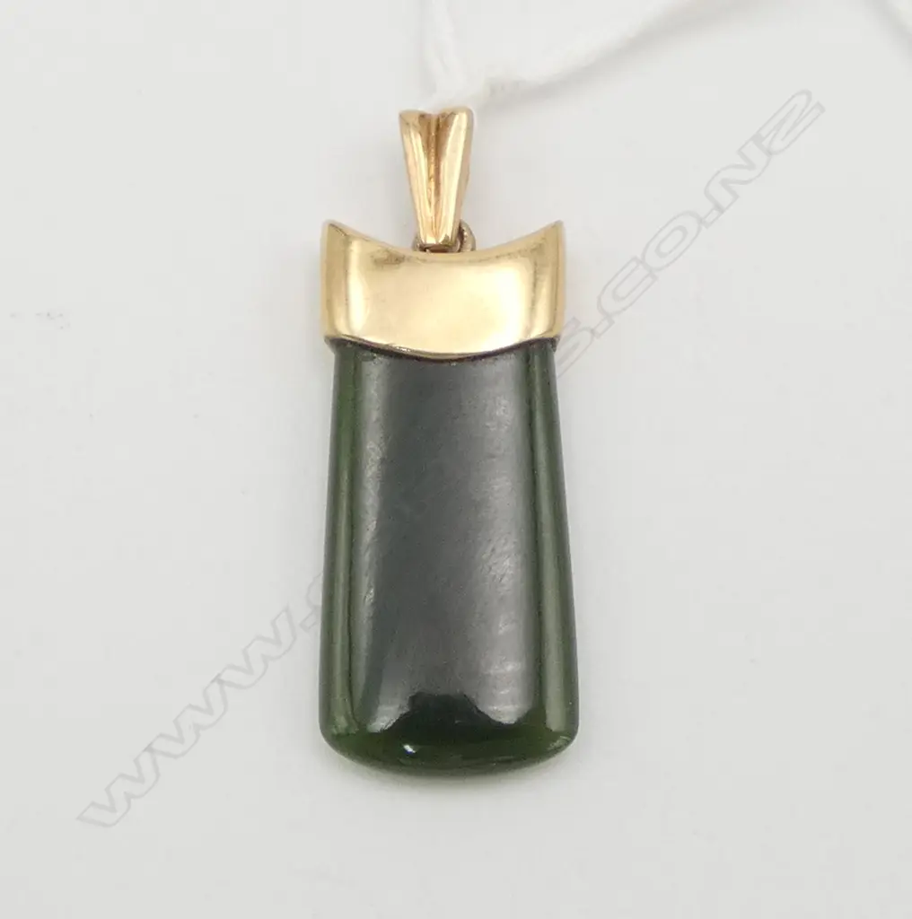 POUNAMU AND 9CT GOLD PENDANT Image 1++