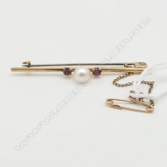 9ct GOLD PEARL & GARNET BAR BROOCH 2.46gms