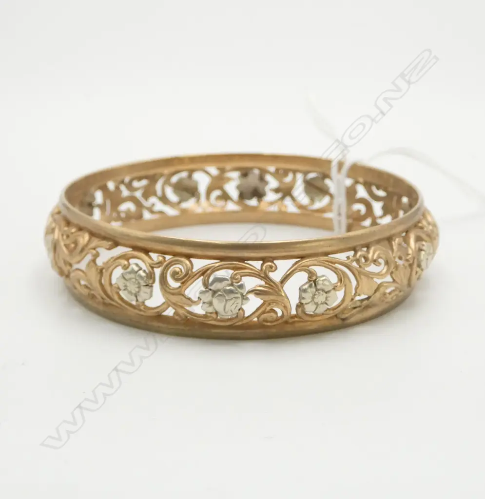 9ct GOLD WIDE PIERCED SCROLLING & FLORAL BANGLE 33gms Image 1++